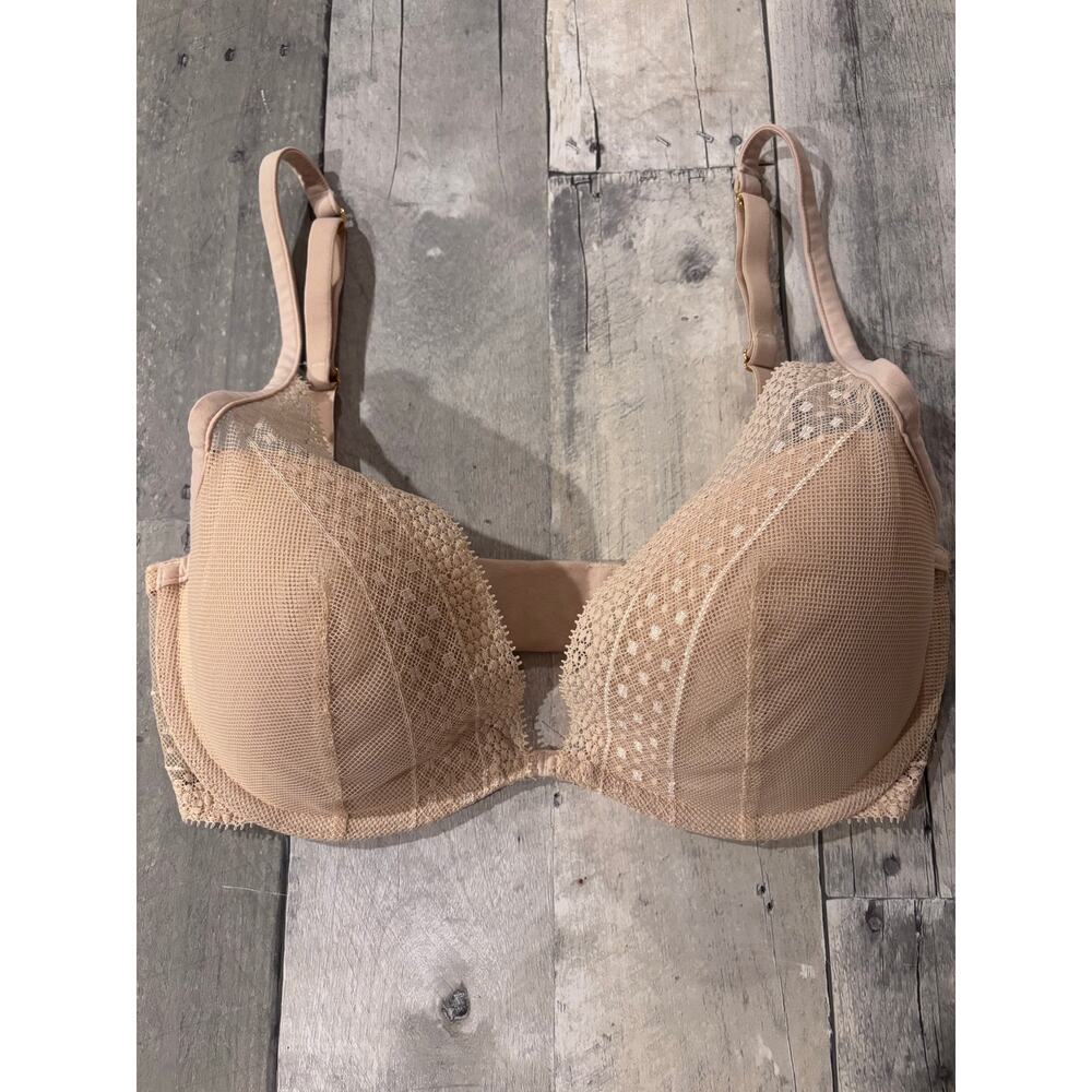 Ladies Incredible by Victoria’s Secret With Tan Lacy Straps Lifting Padded 32DD